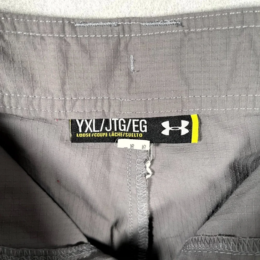 Under Armour Shorts Boys YXL Gray Ripstop Cargo Pockets Loose Fit Hiking Outdoor